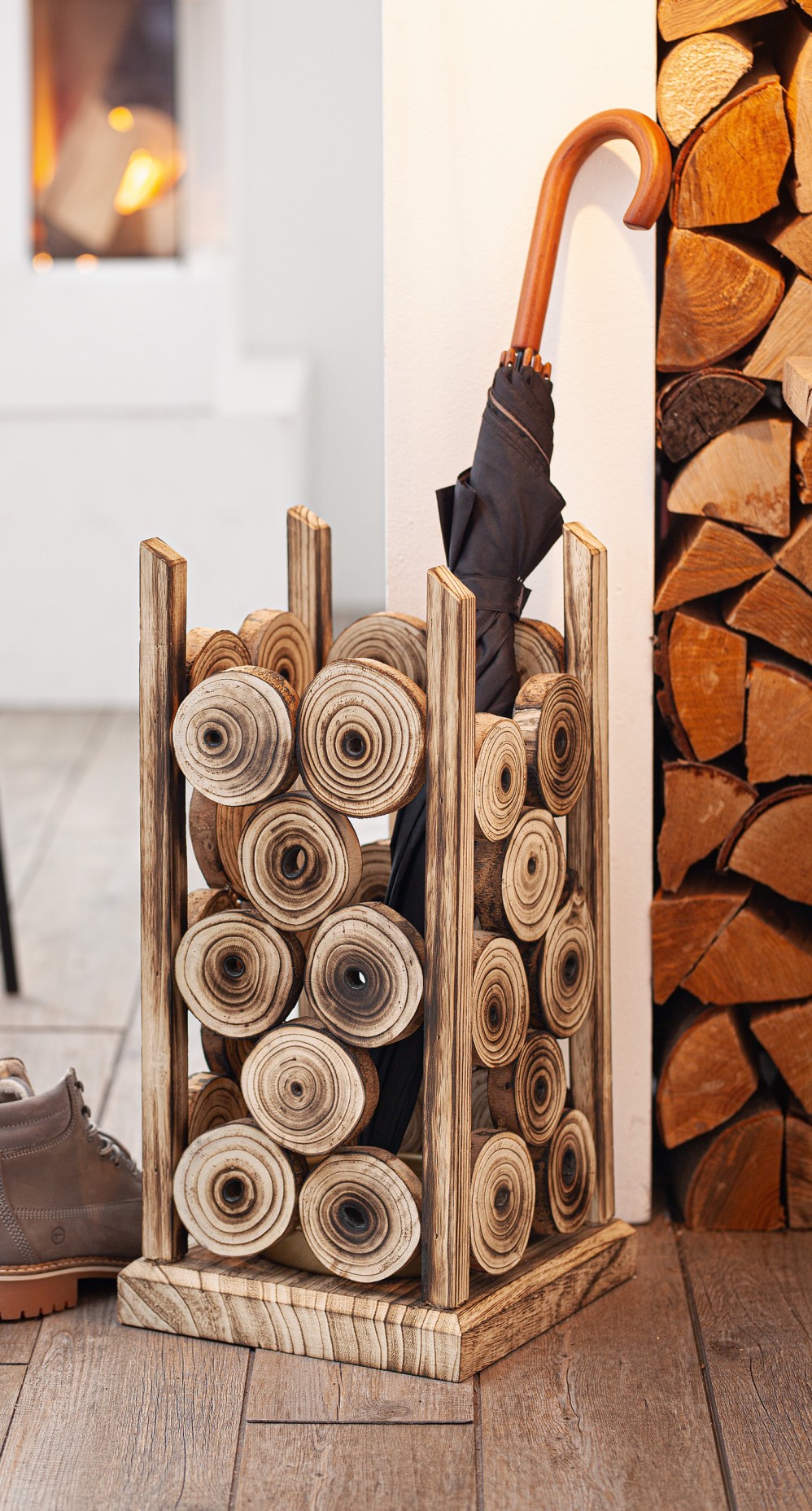 Design Schirmständer Wood aus Holz, geflammt, Regenschirmhalter
