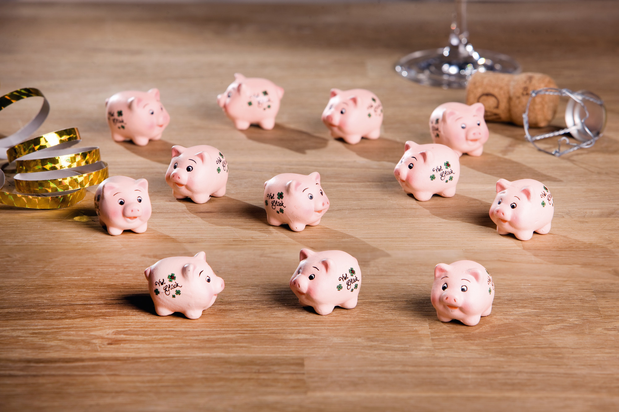 Dekoration 24 x Glücksschweinchen Glücksbringer Glück Schwein Mini